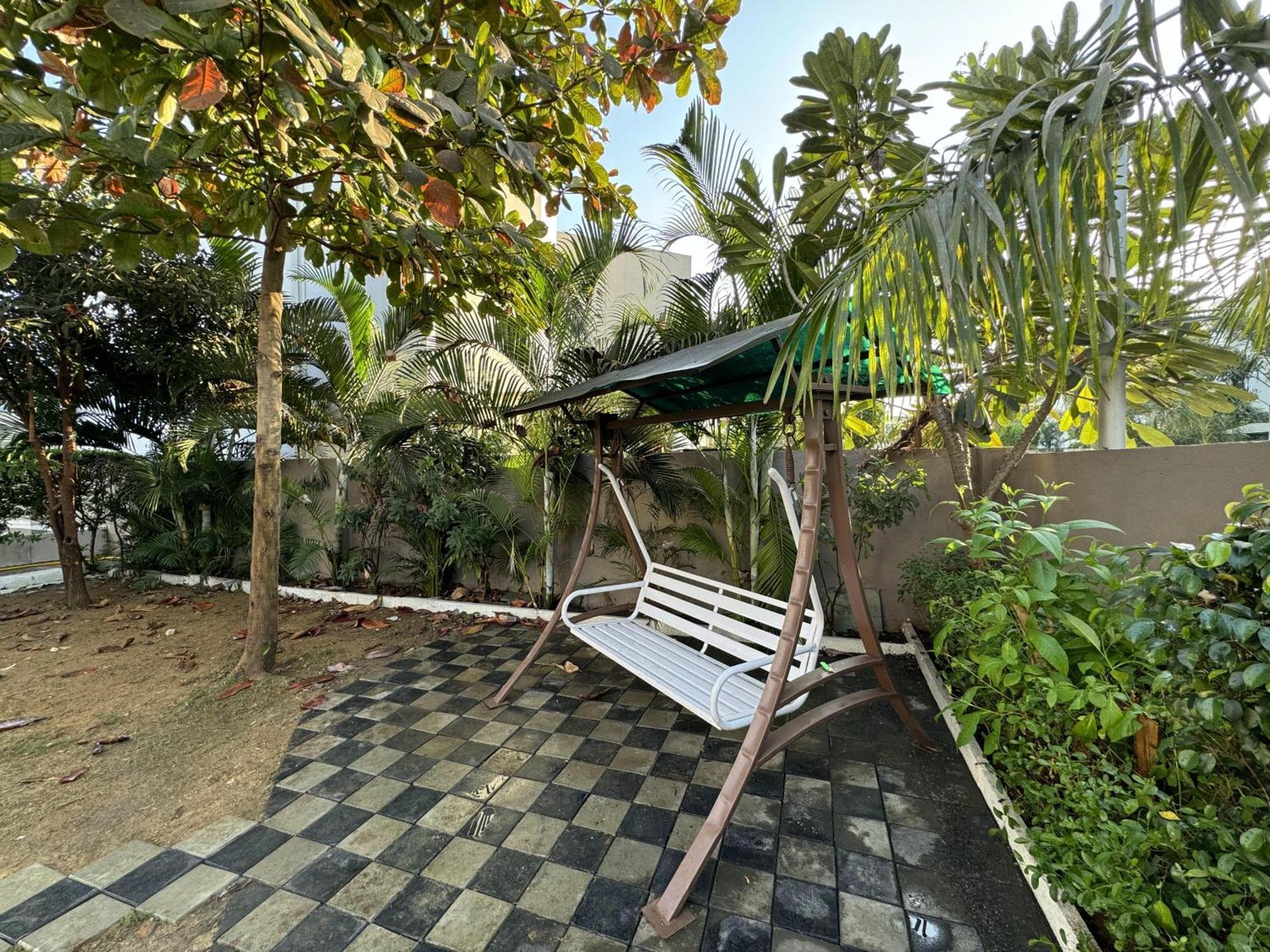 Castillo The Villa Near Kamrej Surat Ngoại thất bức ảnh